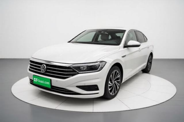 Ojetý Volkswagen Sagitar 2021 200TSI DSG Excellence Edition