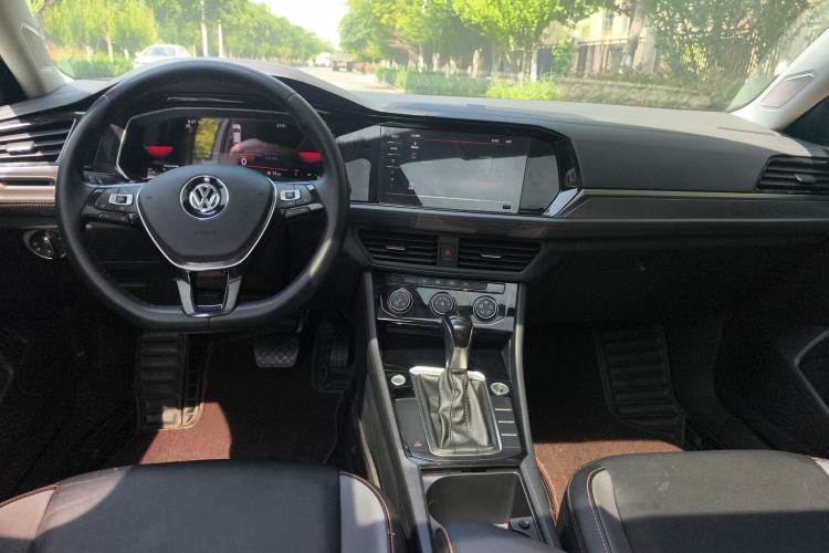 Used Volkswagen Sagitar 2021 280TSI DSG 30th Anniversary Edition Center Console
