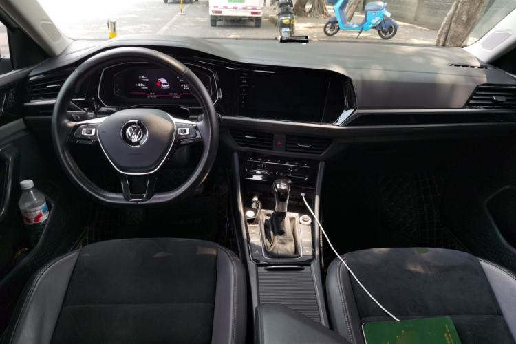Used Volkswagen Sagitar 2021 280TSI DSG Luxury Smart Connectivity Edition Center Console