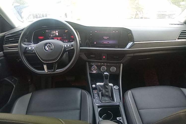 Used Volkswagen Sagitar 2021 280TSI DSG Comfort Connect Edition Center Console