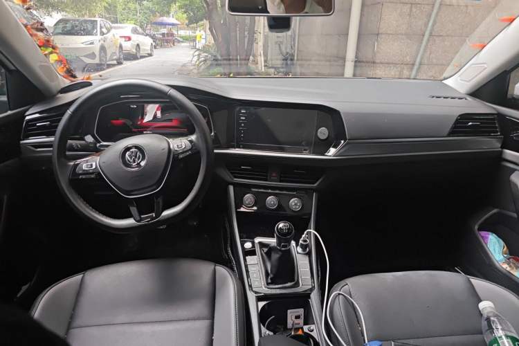 Used Volkswagen Sagitar 2021 200TSI Manual Overdrive Edition Center Console