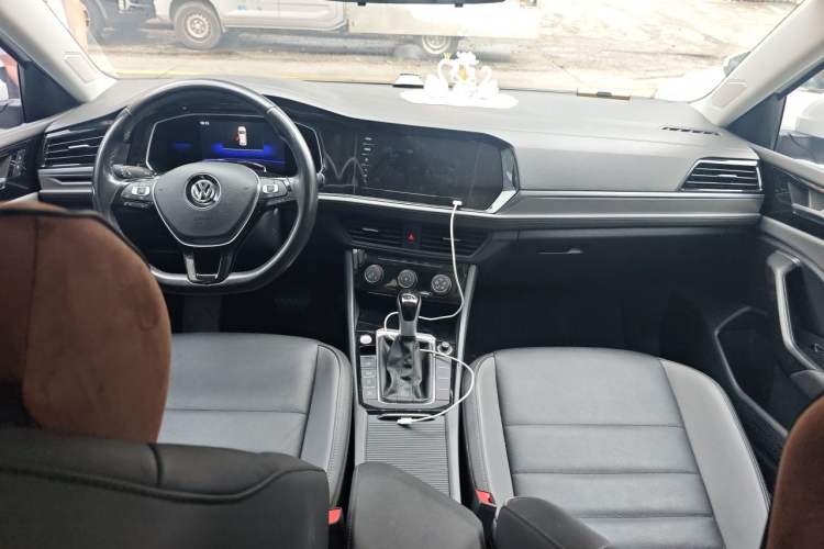 Used Volkswagen Sagitar 2021 280TSI DSG 30th Anniversary Edition Center Console