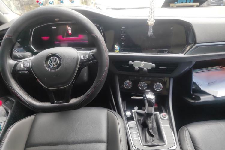 Used Volkswagen Sagitar 2021 280TSI DSG Comfort Connect Edition Center Console