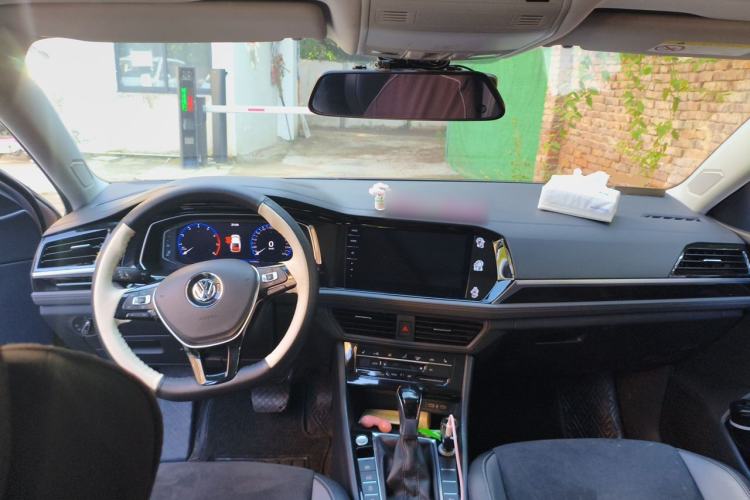 Used Volkswagen Sagitar 2021 280TSI DSG Luxury Smart Connectivity Edition Center Console
