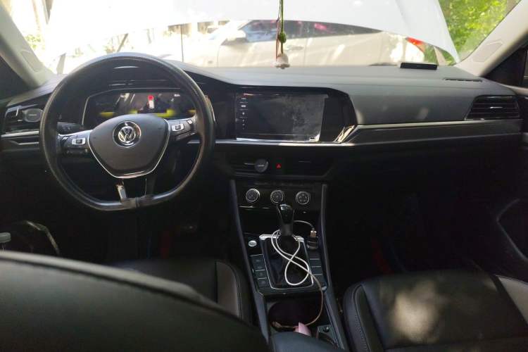 Used Volkswagen Sagitar 2021 280TSI DSG 30th Anniversary Edition Center Console