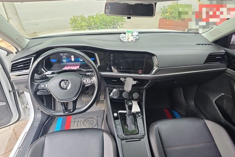 Used Volkswagen Sagitar 2021 280TSI DSG 30th Anniversary Edition Center Console