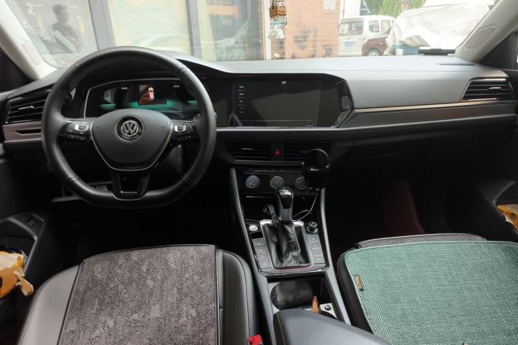 Used Volkswagen Sagitar 2021 280TSI DSG 30th Anniversary Edition Center Console