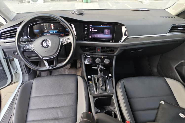 Used Volkswagen Sagitar 2021 280TSI DSG Comfort Connect Edition Center Console