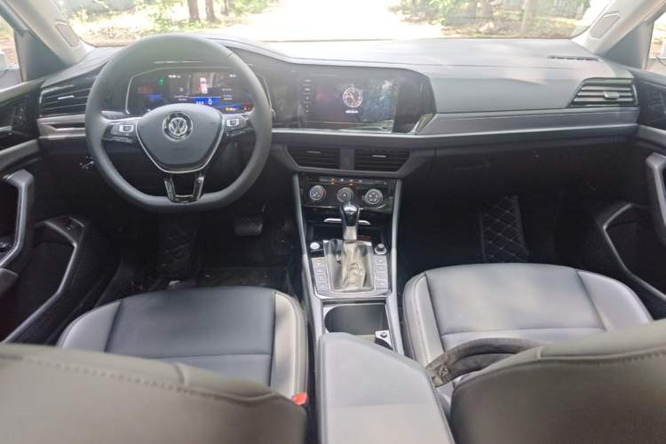 Used Volkswagen Sagitar 2021 280TSI DSG Excellence Edition Center Console