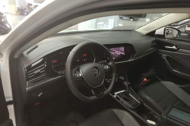 Used Volkswagen Sagitar 2021 200TSI DSG Comfort Connect Edition Center Console