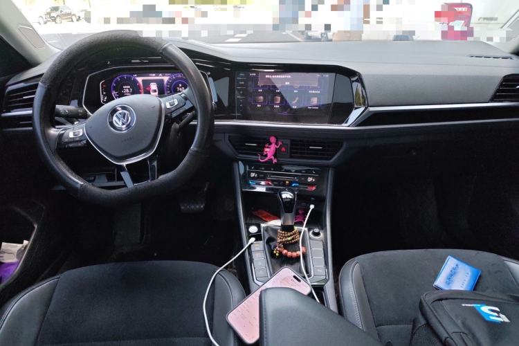 Used Volkswagen Sagitar 2021 280TSI DSG Luxury Smart Connectivity Edition Center Console