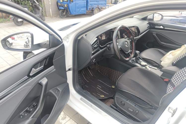 Used Volkswagen Sagitar 2021 280TSI DSG Luxury Smart Connectivity Edition Driver Seat