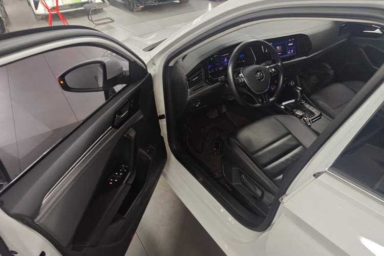 Used Volkswagen Sagitar 2021 280TSI DSG Excellence Edition Driver Seat