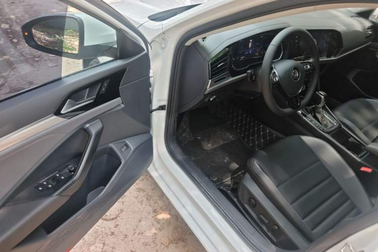 Used Volkswagen Sagitar 2021 280TSI DSG Excellence Edition Driver Seat