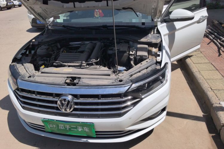 Used Volkswagen Sagitar  Engine Bay Left