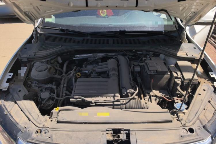 Used Volkswagen Sagitar  Engine Bay