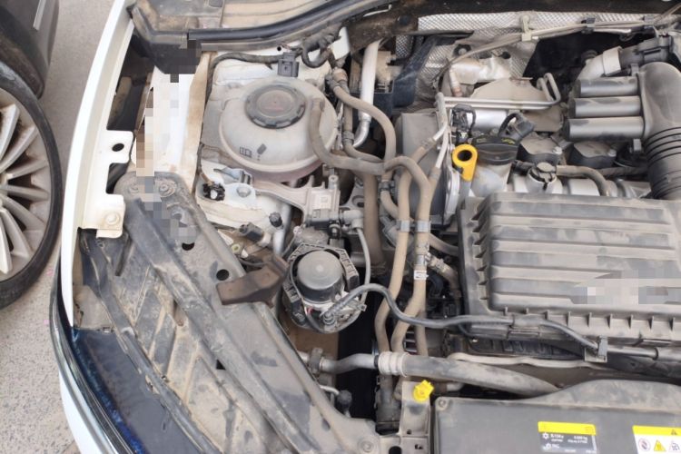 Used Volkswagen Sagitar  Engine Bay Right