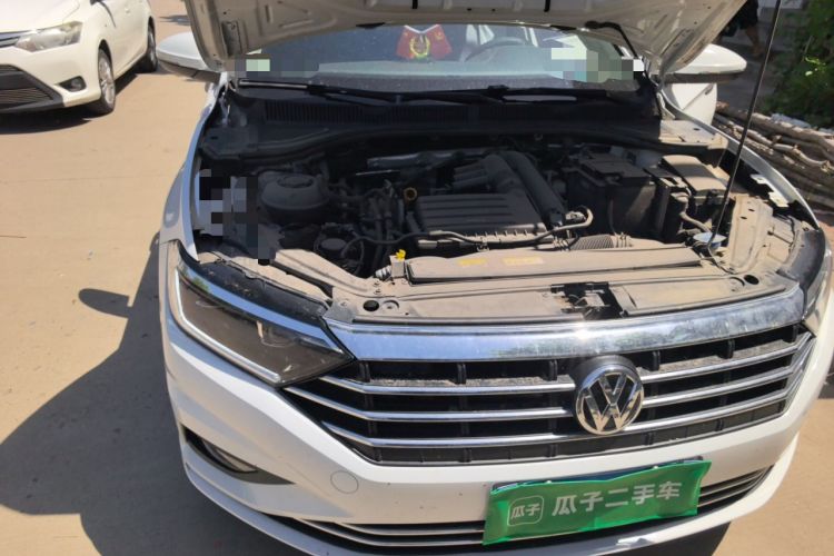 Used Volkswagen Sagitar  Engine Bay Right