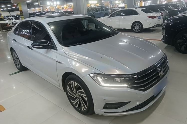 Used Volkswagen Sagitar 2021 280TSI DSG Luxury Smart Connectivity Edition Front Right 45 Deg