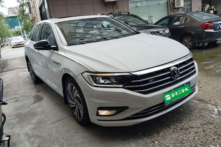 Used Volkswagen Sagitar 2021 200TSI DSG Excellence Edition Front Right 45 Deg