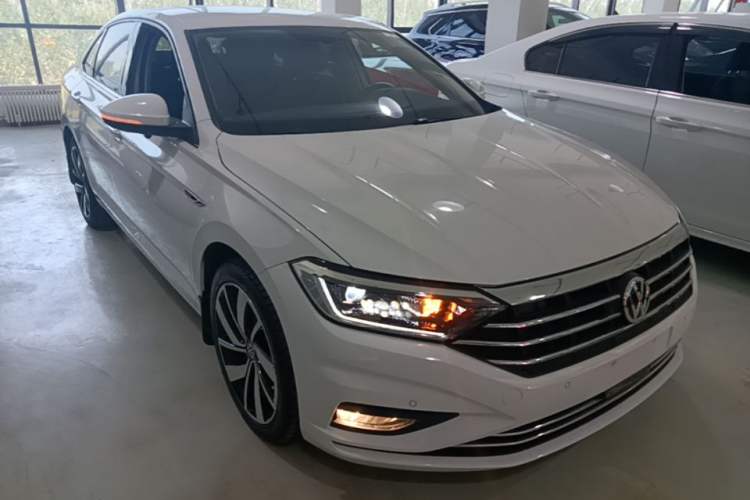 Used Volkswagen Sagitar 2021 280TSI DSG Excellence Edition Front Right 45 Deg