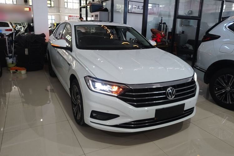 Used Volkswagen Sagitar 2021 280TSI DSG Luxury Smart Connectivity Edition Front Right 45 Deg