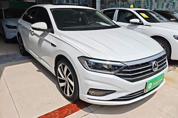 Used Volkswagen Sagitar 2021 280TSI DSG Excellence Edition Front Right 45 Deg
