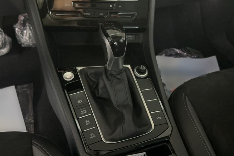 Used Volkswagen Sagitar 2021 280TSI DSG Luxury Smart Connectivity Edition Gear Lever
