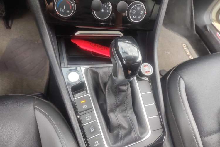 Used Volkswagen Sagitar 2021 200TSI DSG Excellence Edition Gear Lever