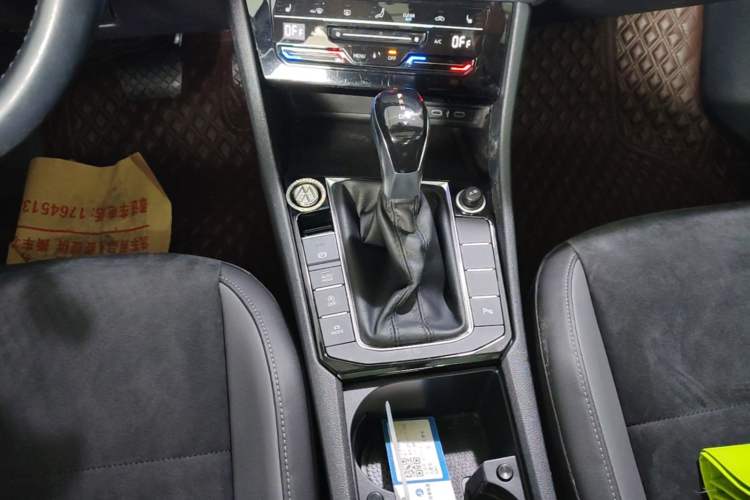 Used Volkswagen Sagitar 2021 280TSI DSG Excellence Edition Gear Lever