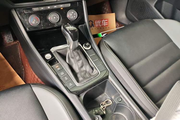 Used Volkswagen Sagitar 2021 280TSI DSG Comfort Connect Edition Gear Lever