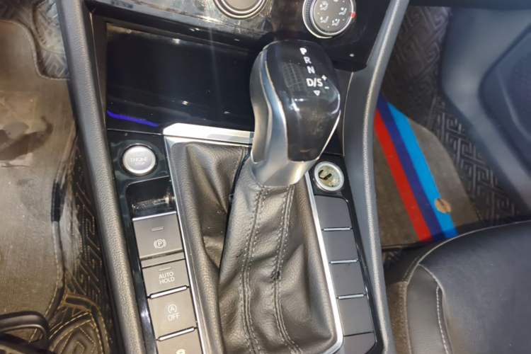 Used Volkswagen Sagitar 2021 200TSI DSG Excellence Edition Gear Lever