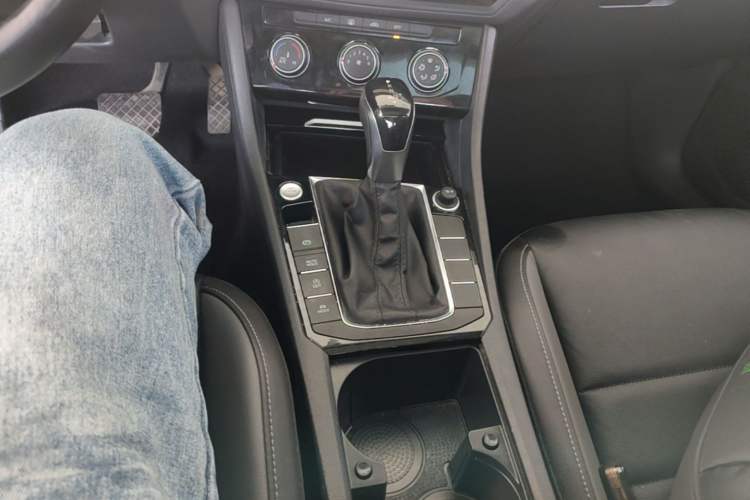 Used Volkswagen Sagitar 2021 280TSI DSG Comfort Connect Edition Gear Lever