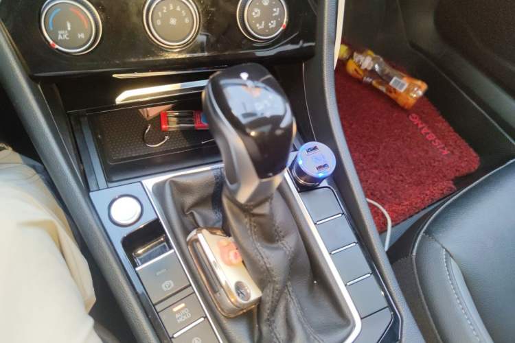 Used Volkswagen Sagitar 2021 280TSI DSG Luxury Smart Connectivity Edition Gear Lever