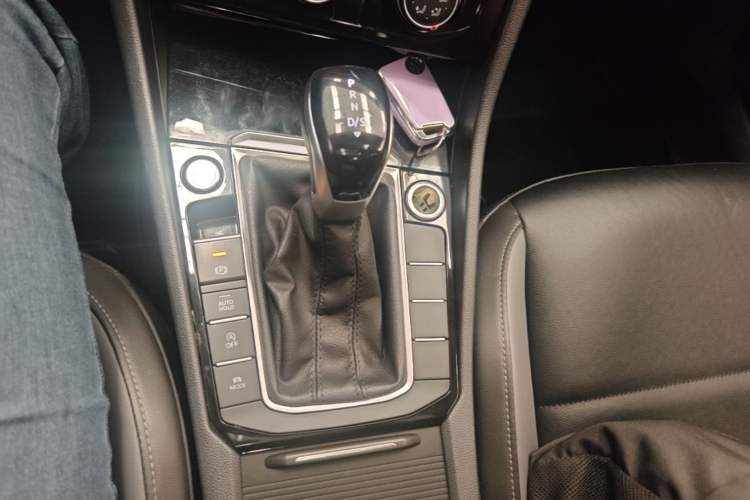 Used Volkswagen Sagitar 2021 200TSI DSG Excellence Edition Gear Lever