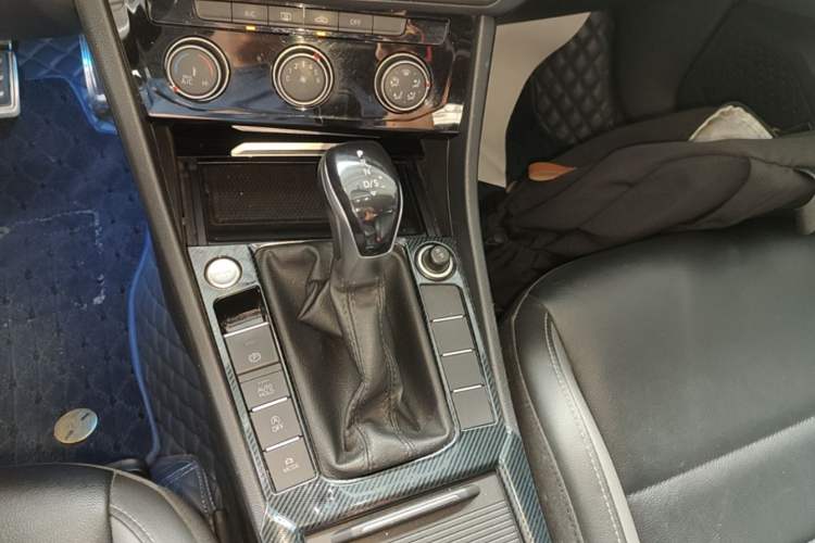 Used Volkswagen Sagitar 2021 280TSI DSG Excellence Edition Gear Lever