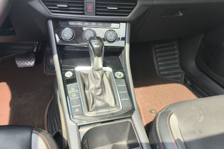 Used Volkswagen Sagitar 2021 280TSI DSG 30th Anniversary Edition Gear Lever