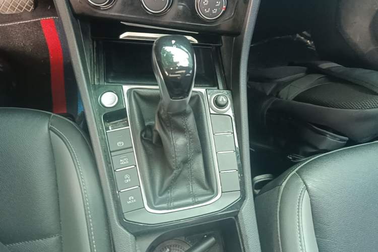 Used Volkswagen Sagitar 2021 200TSI DSG Comfort Connect Edition Gear Lever