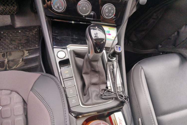 Used Volkswagen Sagitar 2021 280TSI DSG Excellence Edition Gear Lever