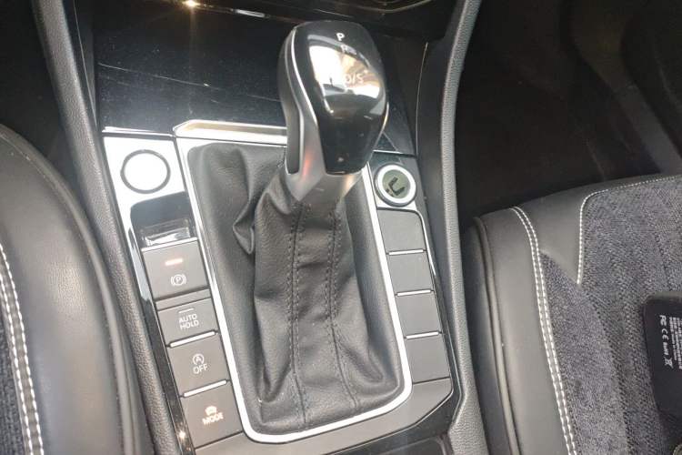 Used Volkswagen Sagitar 2021 280TSI DSG Excellence Edition Gear Lever
