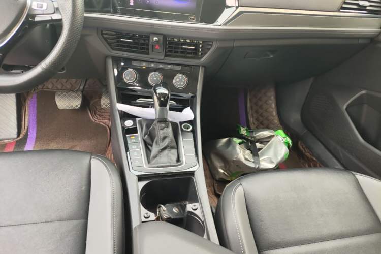 Used Volkswagen Sagitar 2021 280TSI DSG Comfort Connect Edition Gear Lever