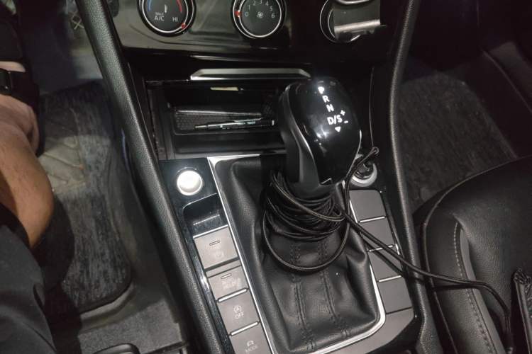 Used Volkswagen Sagitar 2021 280TSI DSG Comfort Connect Edition Gear Lever