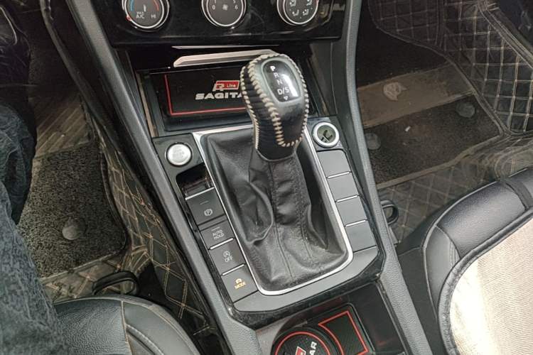 Used Volkswagen Sagitar 2021 280TSI DSG Excellence Edition Gear Lever