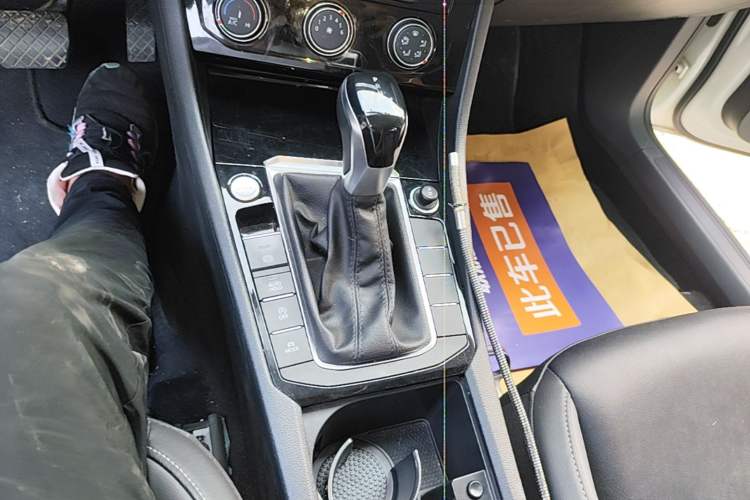 Used Volkswagen Sagitar 2021 280TSI DSG Comfort Connect Edition Gear Lever