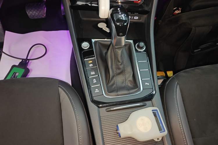 Used Volkswagen Sagitar 2021 280TSI DSG Excellence Edition Gear Lever