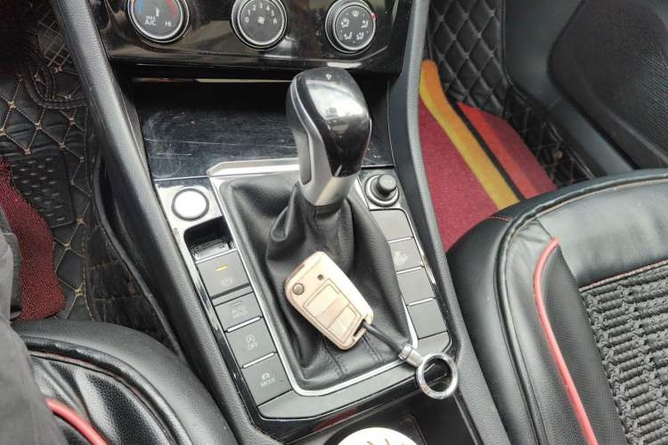 Used Volkswagen Sagitar 2021 280TSI DSG Comfort Connect Edition Gear Lever