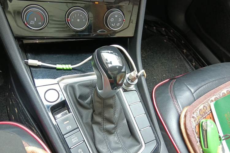 Used Volkswagen Sagitar 2021 200TSI DSG Comfort Connect Edition Gear Lever