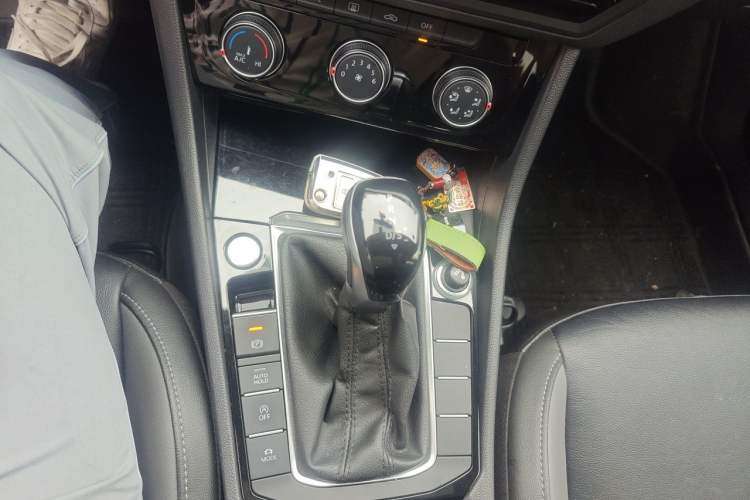 Used Volkswagen Sagitar 2021 280TSI DSG Comfort Connect Edition Gear Lever
