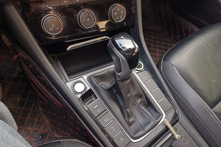 Used Volkswagen Sagitar 2021 280TSI DSG Comfort Connect Edition Gear Lever