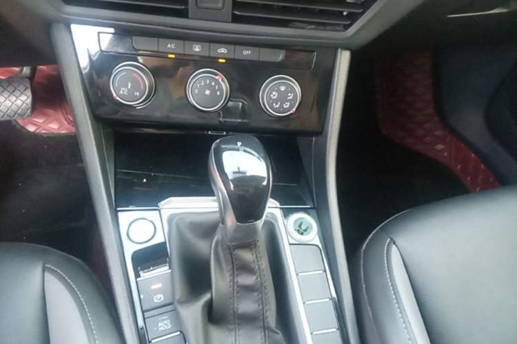 Used Volkswagen Sagitar 2021 280TSI DSG Comfort Connect Edition Gear Lever
